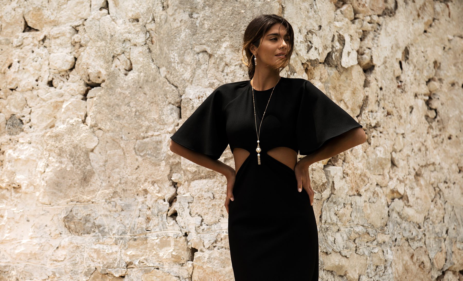 model wearing Paspaley jewellery