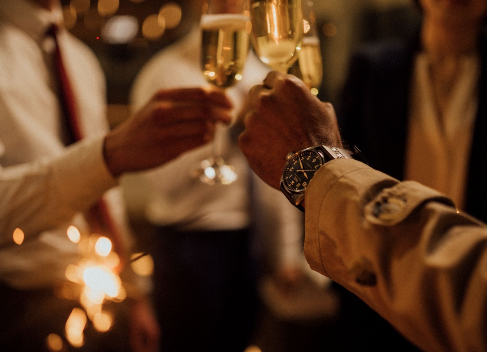 people clinking Champagne
